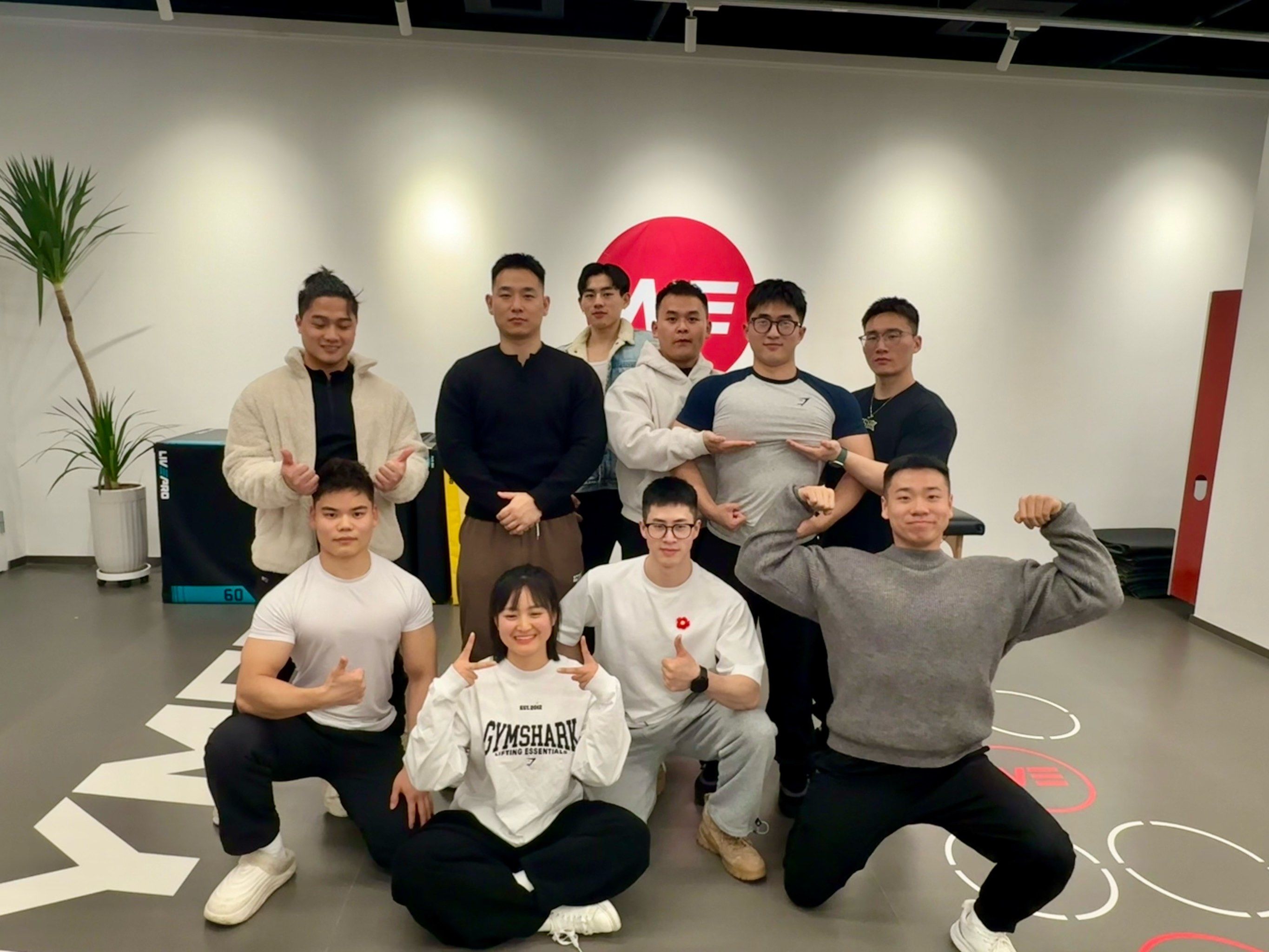 关于拳击热身赛上演强强对话，关中猎隼队读秒扳平胶东银狐队，团队配合流畅；定海神针仍在的信息